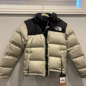 The North Face Two-Tone Puffer Jacket in Black and Tea Green NWT